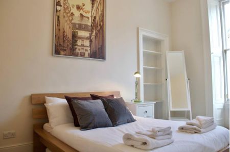 2 Bed Flat, Oxford Street, EH8 - Photo 2