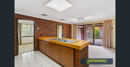 Charming 3 Bedroom Home in a Prime Leeming Location! - Photo 3