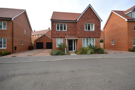 4 bedroom detached house to rent - Photo 2