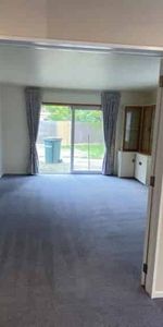 Five Bedroom House for Rent in Lincoln - Photo 4