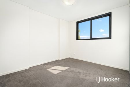 Great Location! Available now! - Photo 2