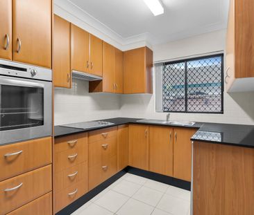 Charming 2 Bedroom Townhouse - Photo 4