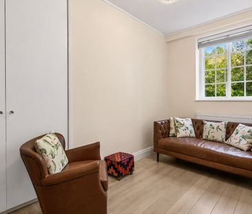 A substantial and beautifully presented three-bedroom ground floor apartment, ideally positioned opposite Wimbledon Common on the prestigious Wimbledon Park Side. - Photo 1