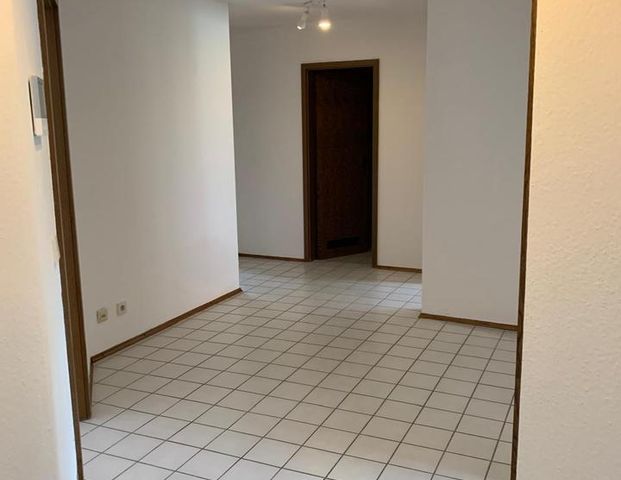 Helle, geräumige 3 Zimmerwohnung mit Balkon und Waschkeller - Foto 1