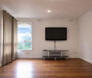 IDEALLY LOCATED HOME - 6 MONTHS LEASE - Photo 1