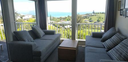 Charming 3 Bedroom Home with Outstanding Views - Photo 4