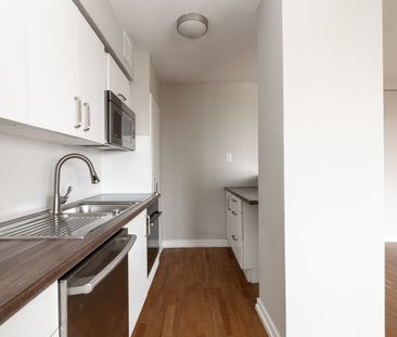 99 Tyndall Avenue - Photo 1
