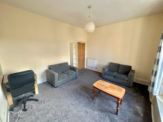 3 bedroom flat to rent - Photo 1