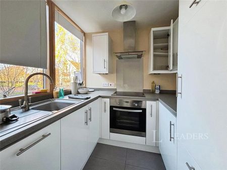 Studio to rent - Photo 3