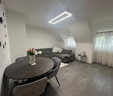 Vermiete Zwei Zimmer Dachgeschosswohnung - Photo 1