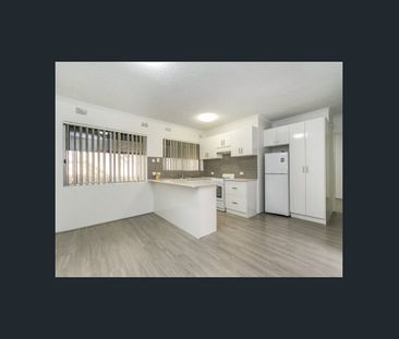 One Bedroom Ground Floor Apartment – Prime Location - Photo 3