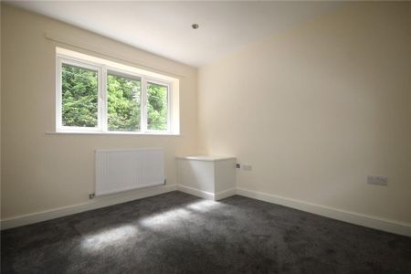 4 bedroom detached house to rent - Photo 4