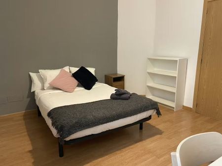 Calle de Fuencarral, Madrid, Community of Madrid 28004 - Photo 4