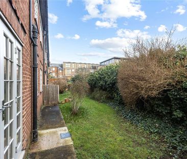 A modern ground floor apartment - Photo 4