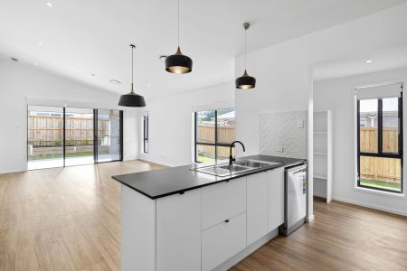 Stylish & Modern 4 Bedroom Home In Tallowood Ridge - Photo 5