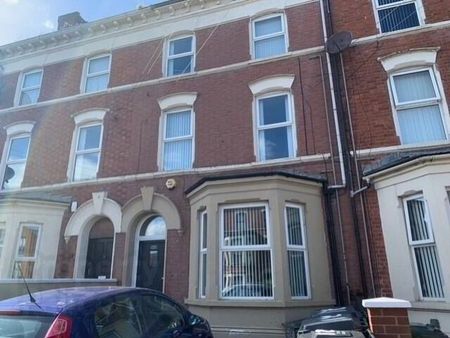 Flat 3, 21 Cliftonville Avenue, Belfast BT14 6GX - Photo 2