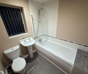 4 bedroom terraced house to rent - Photo 6