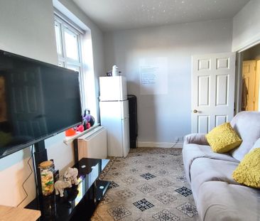 Upton Park - Photo 5