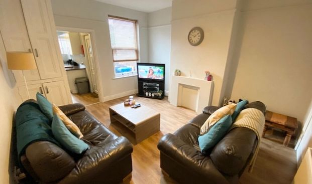 Amazing Top Quality Three Bed Student House - Photo 1