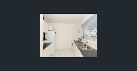 Spacious Apartment with Courtyard, Carport, and Ultimate Convenience - Photo 3