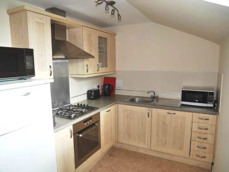 1 bed Flat to rent - Photo 2