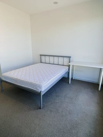 1 Bedroom Furnished - Photo 2