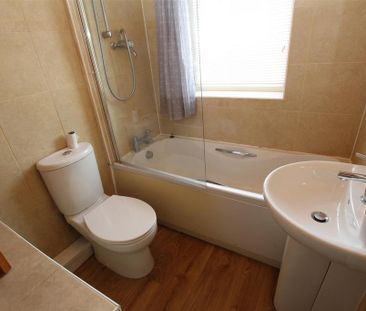 3 bedroom semi-detached house to rent - Photo 3