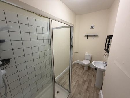 2 bedroom flat to rent - Photo 4