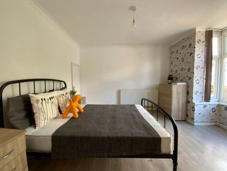 1 bedroom in a house share to rent - Photo 3