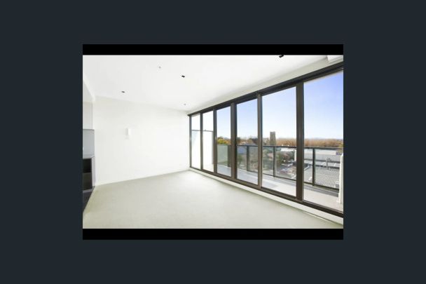 MODERN AND SPACIOUS APARTMENT - Photo 1