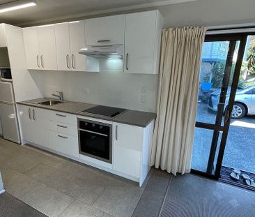 Charming 1BR Unit in Onerahi! - Photo 5