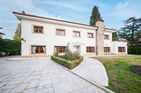 Luxury Detached House for rent in Madrid, Autonomous Region of Madrid - Photo 2