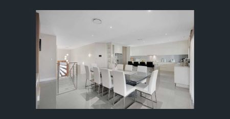 Expansive 5-6 Bedroom Family Home - Water Usage Included! - Photo 3