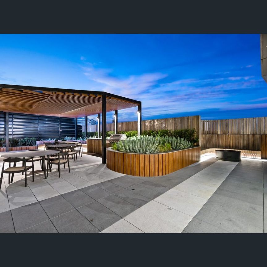 3 bed 3 bath Apartment in Box Hill Sky One with Spectacular View - Photo 1