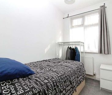 Church Road, Harold Wood, Romford, Essex, RM3 - Photo 2