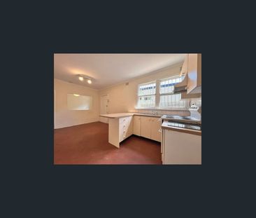 QUIET ONE BEDROOM FLAT - PET FRIENDLY - Photo 2