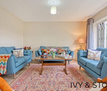 4 bedroom semi-detached house to rent - Photo 2