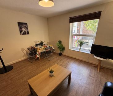 3 bedroom apartment to rent - Photo 4