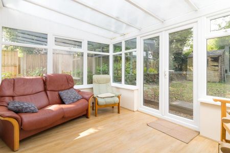 4 bedroom semi-detached house to rent - Photo 2