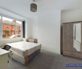 Ayresome Green Lane, Middlesbrough - Photo 3