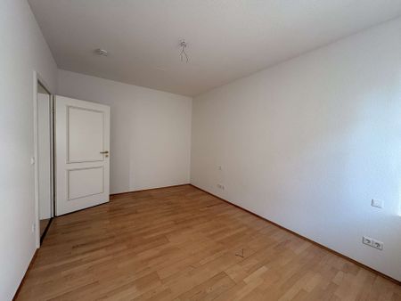 Mit frisch geöltem Boden + geweißten Wänden! 63m²-Wohnung mit Balkon im Herzen von Chemnitz! - Photo 5