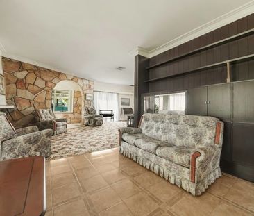 ACREAGE LIFESTYLE IN PRIME RABY LOCATION !!! - Photo 3