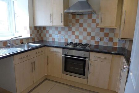 2 bedroom semi-detached house to rent - Photo 3