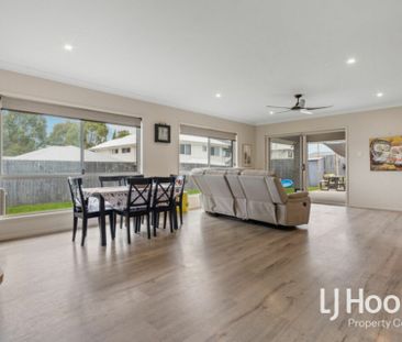 Large Family Home with Side Access - Walking Distance to Schools - Photo 1