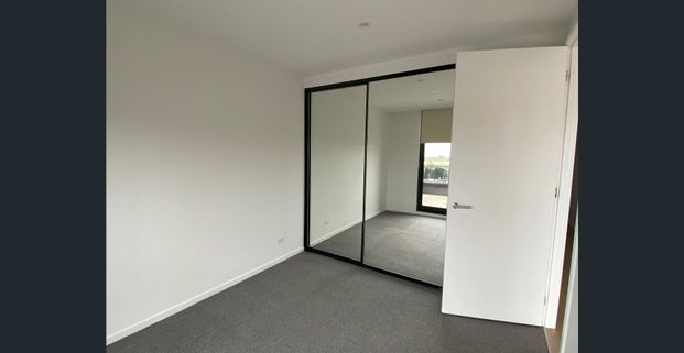 Modern Living in the Heart of Malvern East - Photo 1