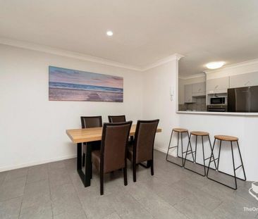 Fully furnished Beachside Living in Surfers Paradise - Photo 3