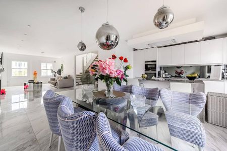 3 bedroom flat to rent - Photo 3