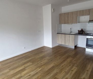 Location Appartement 4 pièces 76m² CENON 33150 - Photo 2