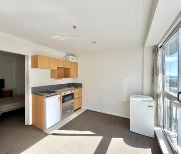 Well Presented 2 Bedroom Apartment - Photo 4