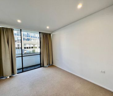 Luxurious 3 bedrooms Living in Camperdown's Heart - Photo 3